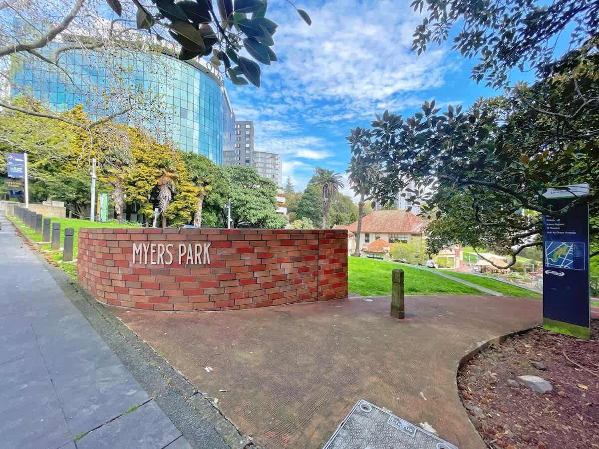 Apartment Parkside Elegance 1br Urban Getaway On Queen St - Pool Gym Auckland