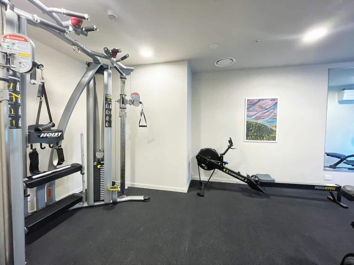 Parkside Elegance 1br Urban Getaway On Queen St - Pool Gym Auckland